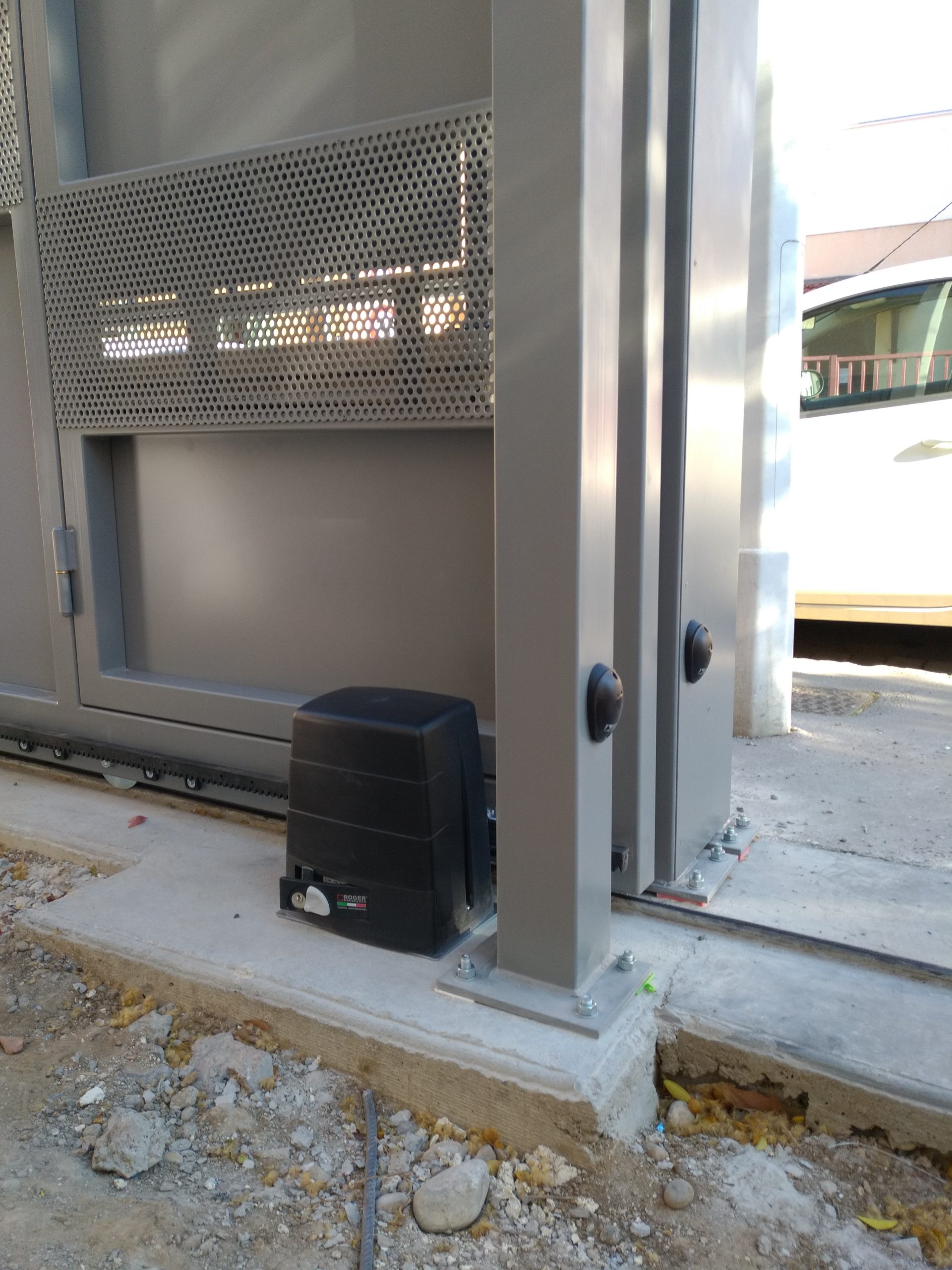 électricien Lyon installation dépannage électricité rénovation motorisation de portail coulissant