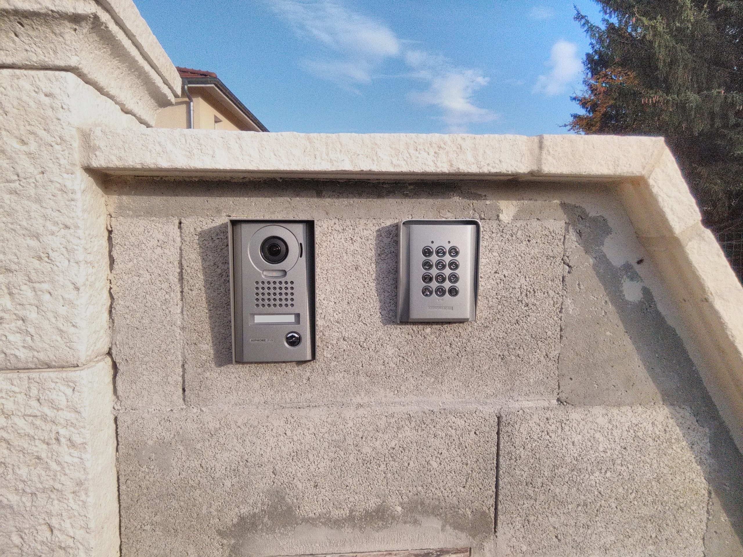 électricien Lyon installation dépannage électricité rénovation motorisation de portail vidéophone platine de rue
